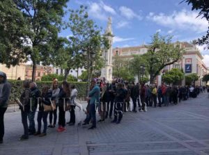 Long queues of the public of the Alcázar de Sevilla